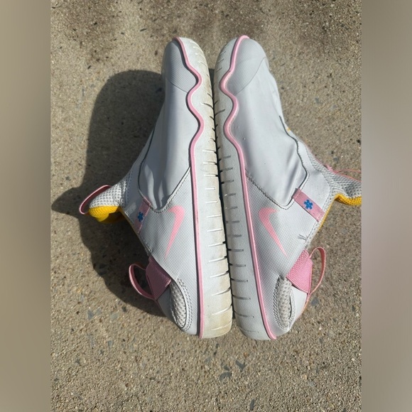 Women’s Nike Healthcare shoes main image 8
